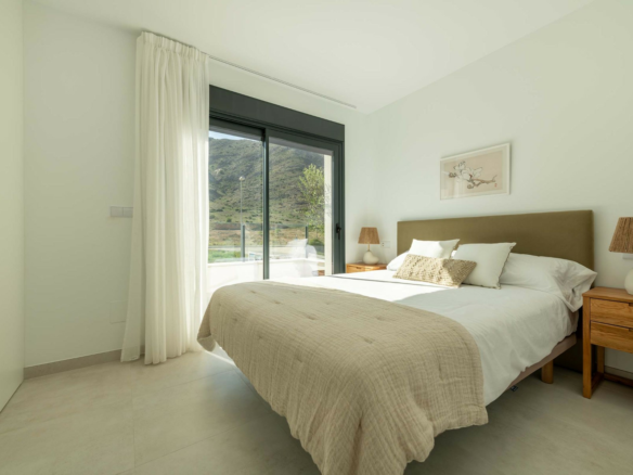 3-bedroom Townhouse In Cox, Spain (178 M²)