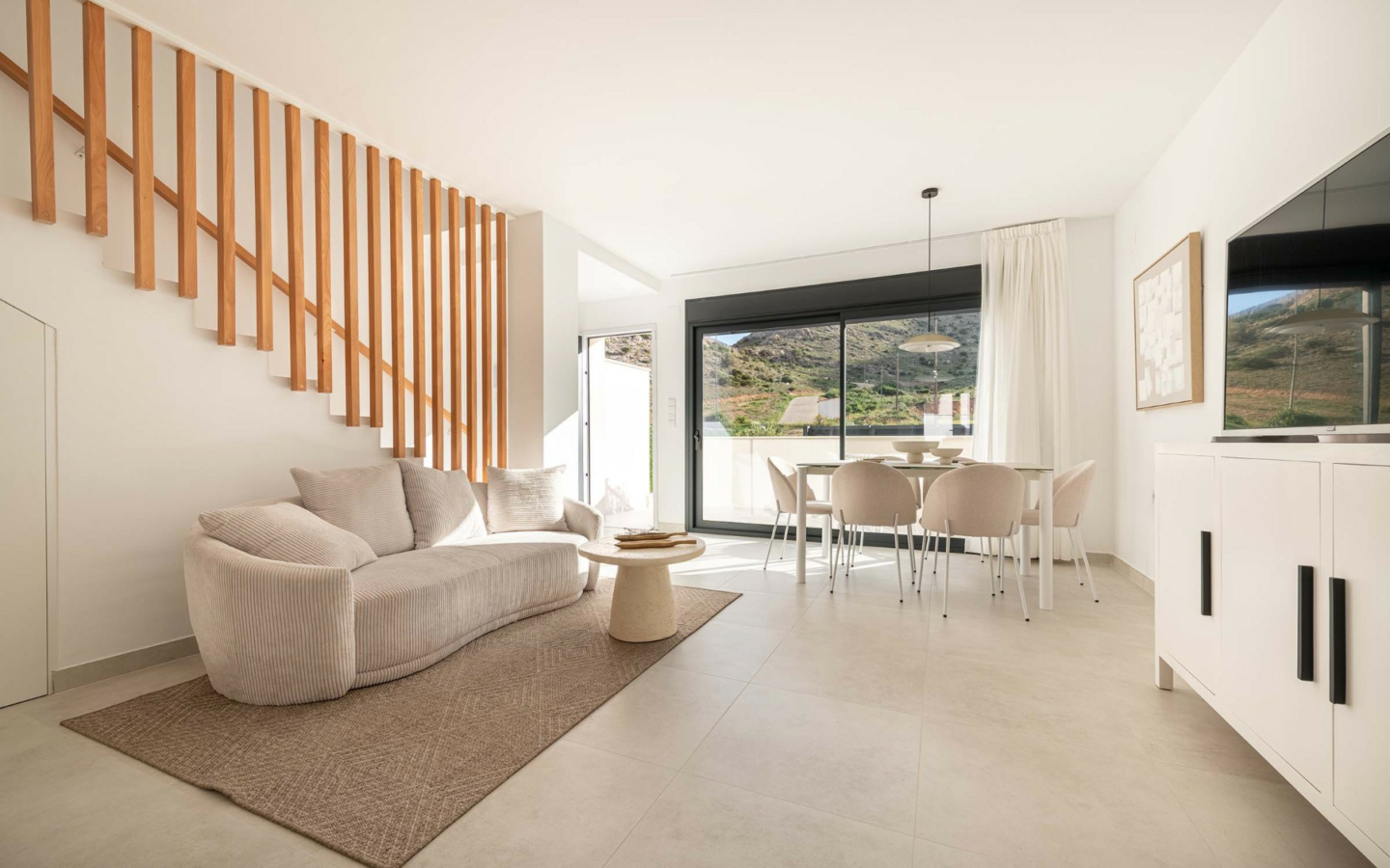3-bedroom Townhouse In Cox, Spain (178 M²)