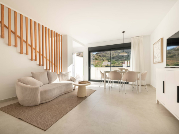 3-bedroom Townhouse In Cox, Spain (178 M²)