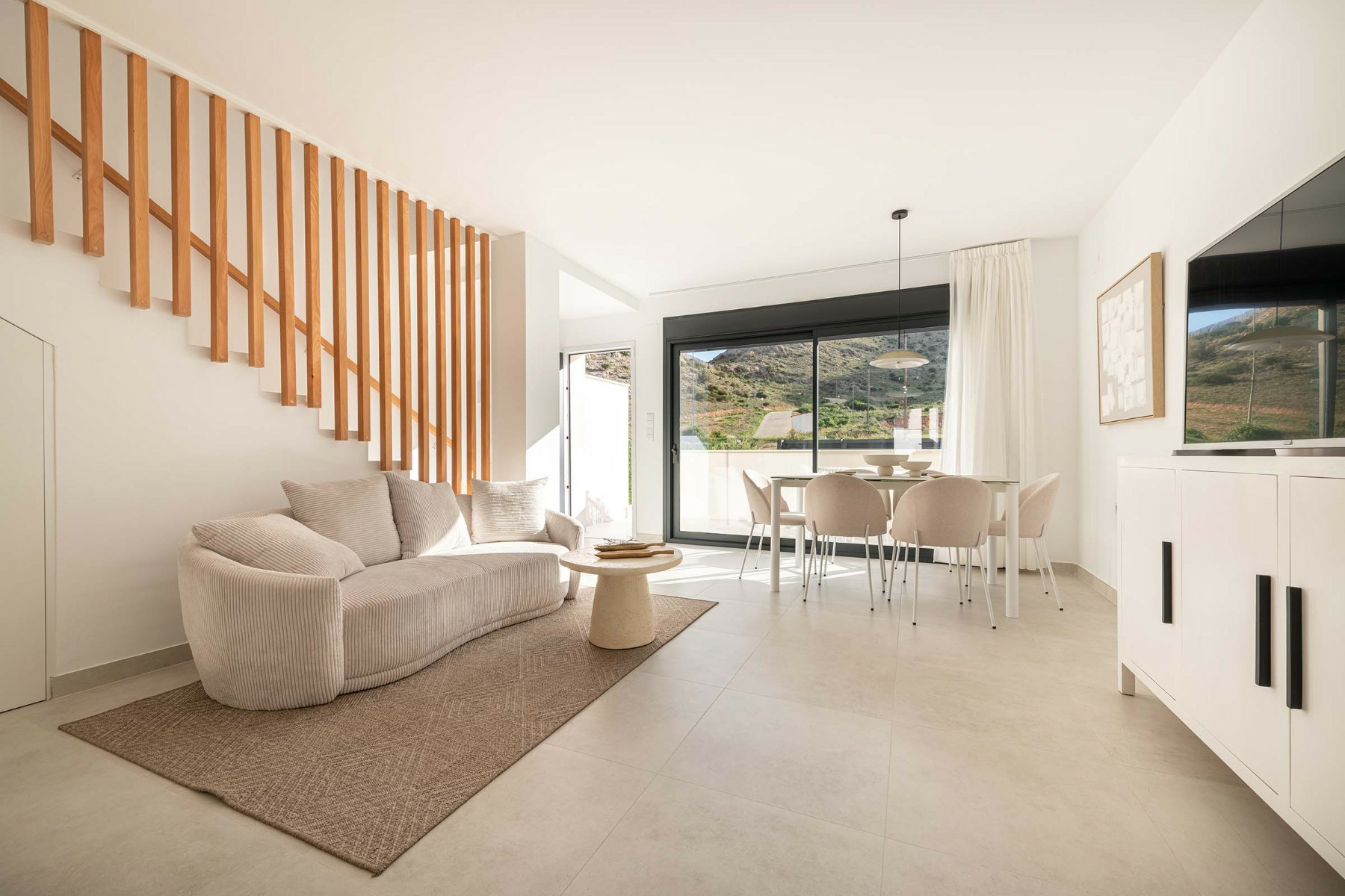 o_1jiffl9f21ebf8rls011d4r1t4l2e-f9cb2f 3-bedroom Townhouse In Cox, Spain (178 M²)