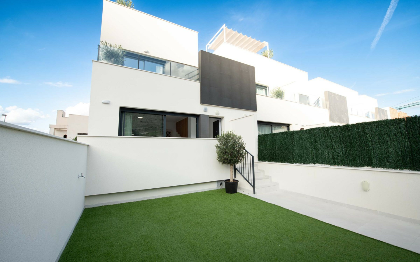 3-bedroom Townhouse In Cox, Spain (178 M²)