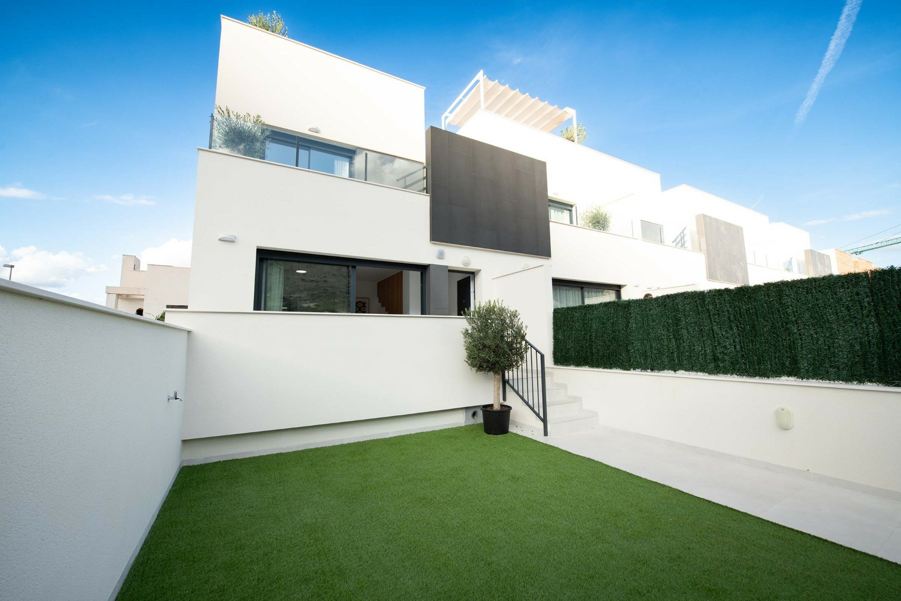 o_1jiffl9f21gn540aedf8d6i512b-6205b5 3-bedroom Townhouse In Cox, Spain (178 M²)
