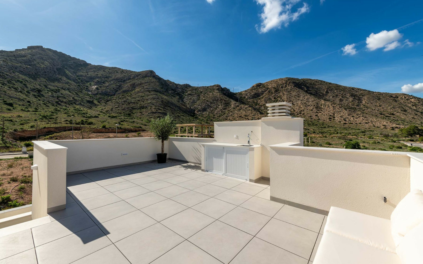 3-bedroom Townhouse In Cox, Spain (178 M²)