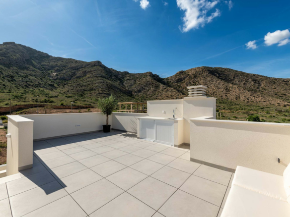 3-bedroom Townhouse In Cox, Spain (178 M²)