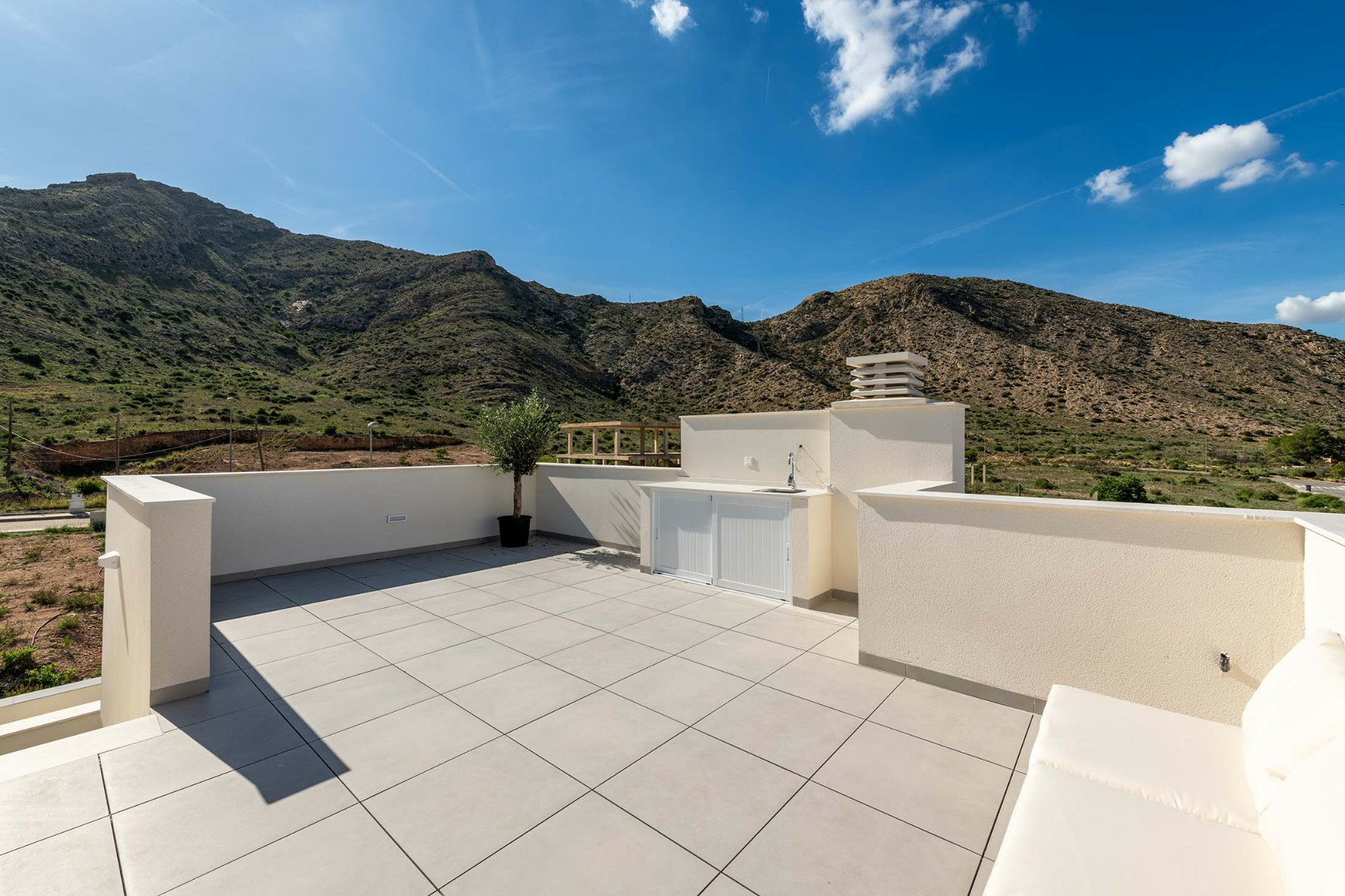 o_1jiffl9f21l5d16j0178otbn8av2o-e61a1b 3-bedroom Townhouse In Cox, Spain (178 M²)
