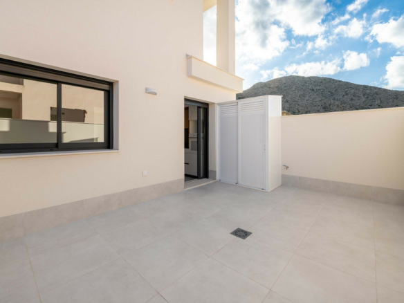 3-bedroom Townhouse In Cox, Spain (178 M²)