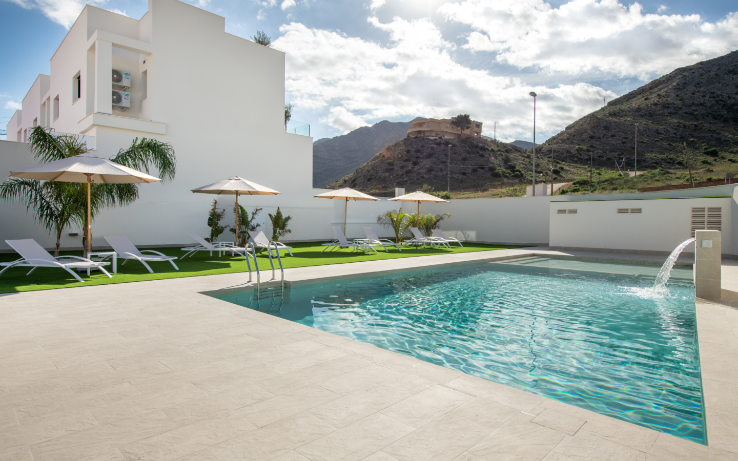 3-bedroom Townhouse In Cox, Spain (178 M²)