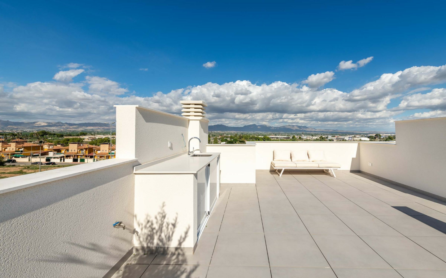 3-bedroom Townhouse In Cox, Spain (178 M²)