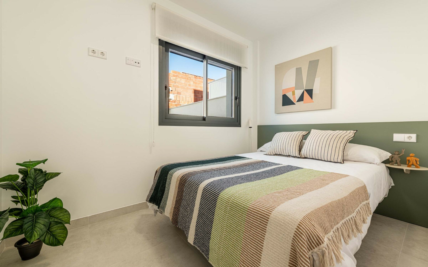 3-bedroom Townhouse In Cox, Spain (178 M²)