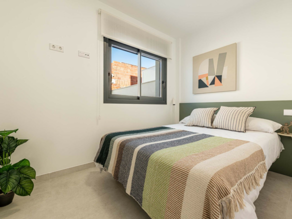 3-bedroom Townhouse In Cox, Spain (178 M²)