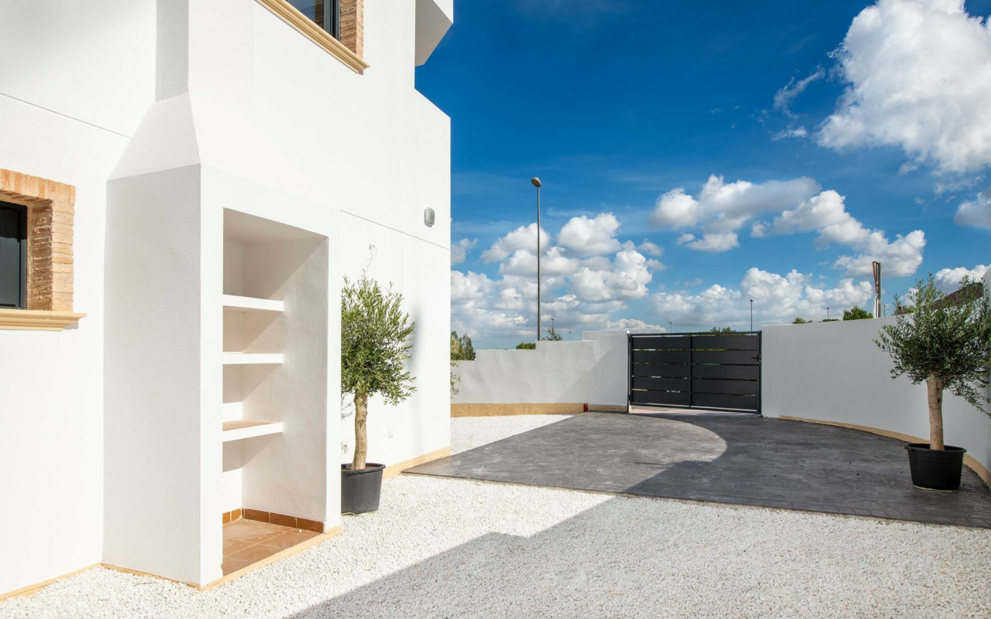 3-bedroom Detached Villa In Cox, Spain (193 M²)