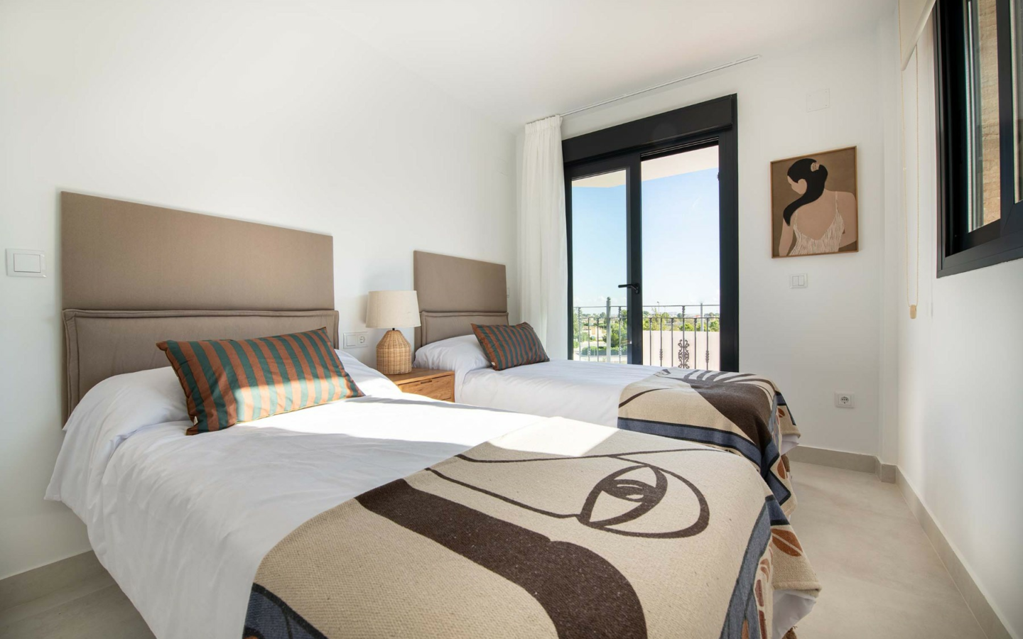 3-bedroom Detached Villa In Cox, Spain (193 M²)