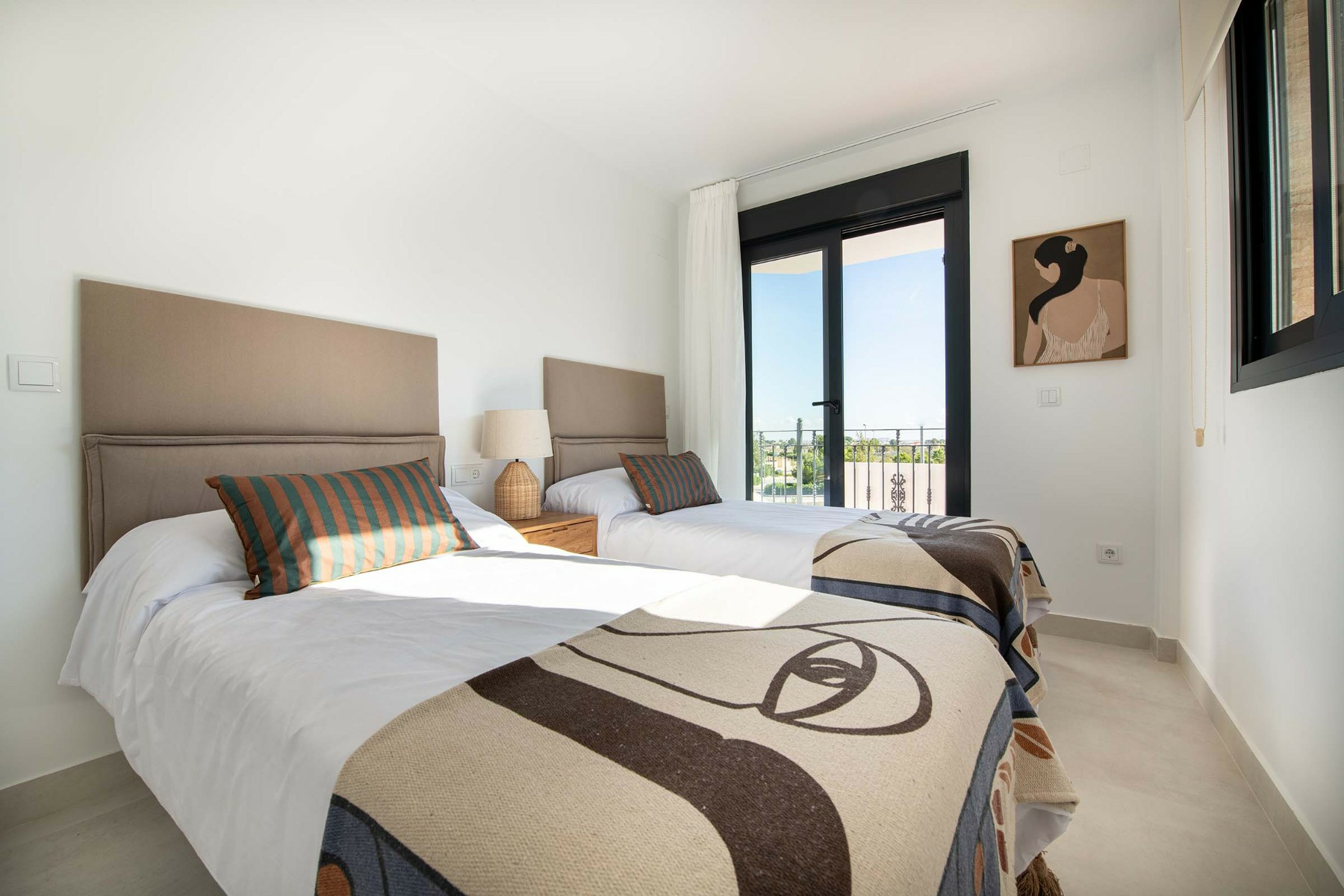o_1jifiojh8iad7mu1527jgo11da27-10da3b 3-bedroom Detached Villa In Cox, Spain (193 M²)
