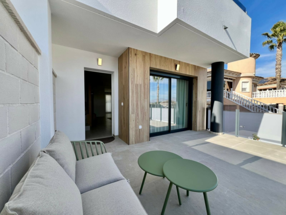 3-bedroom Townhouse In Benferri, Spain (192 M²)