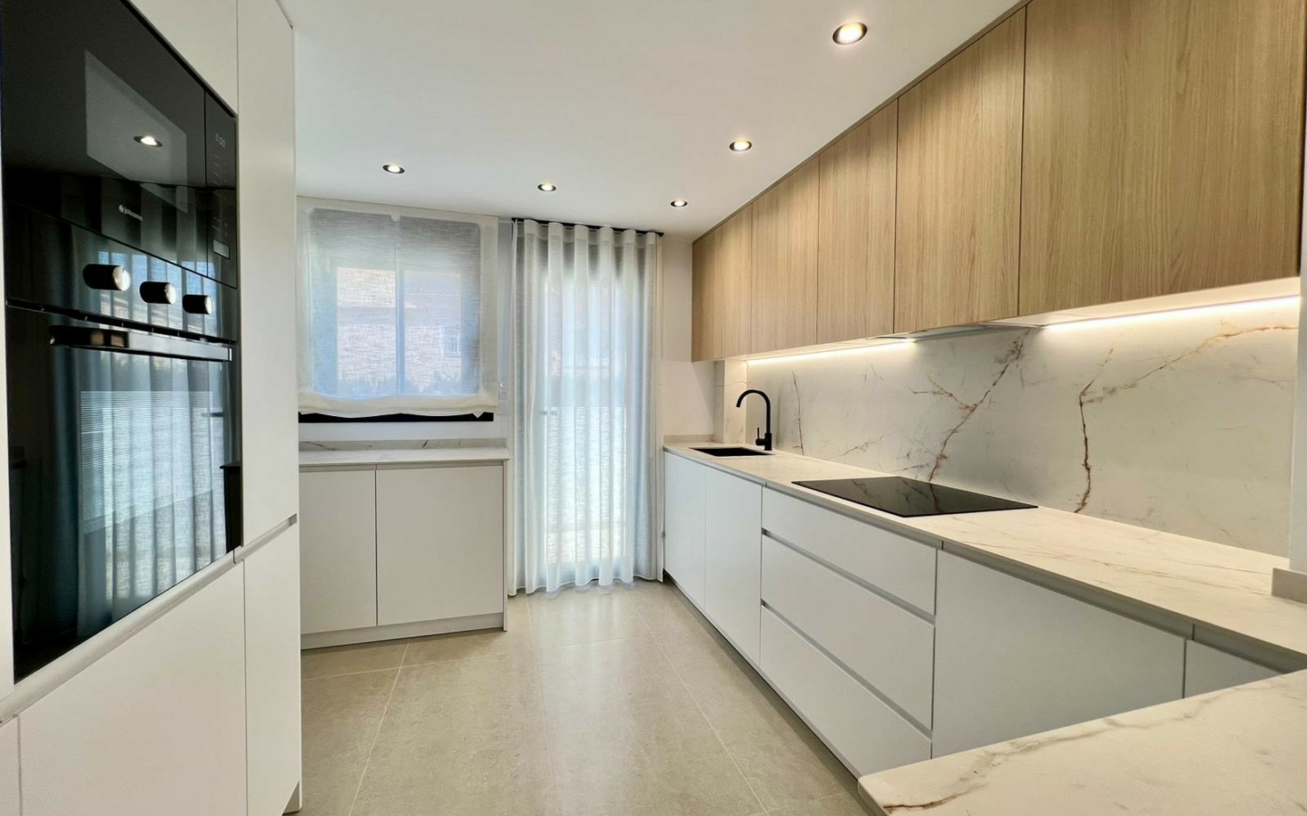 3-bedroom Townhouse In Benferri, Spain (192 M²)
