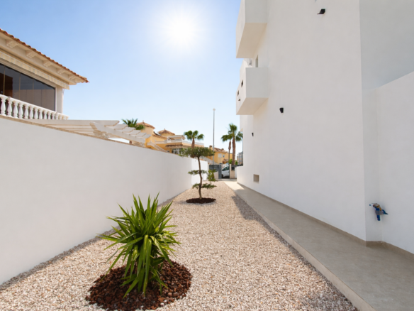 3-bedroom Townhouse In Benferri, Spain (192 M²)
