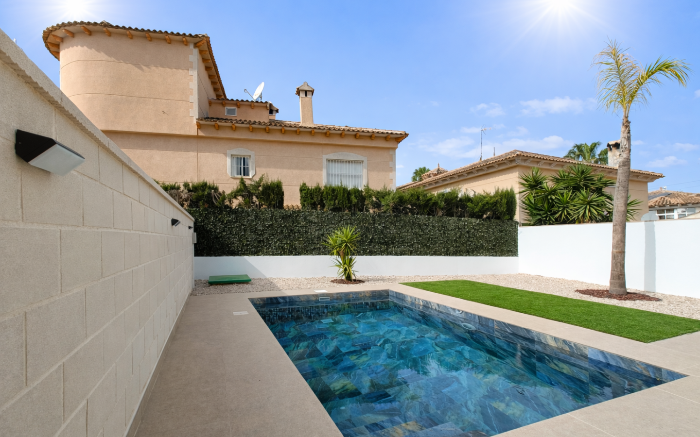 3-bedroom Townhouse In Benferri, Spain (192 M²)
