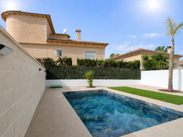 3-bedroom Townhouse In Benferri, Spain (192 M²)
