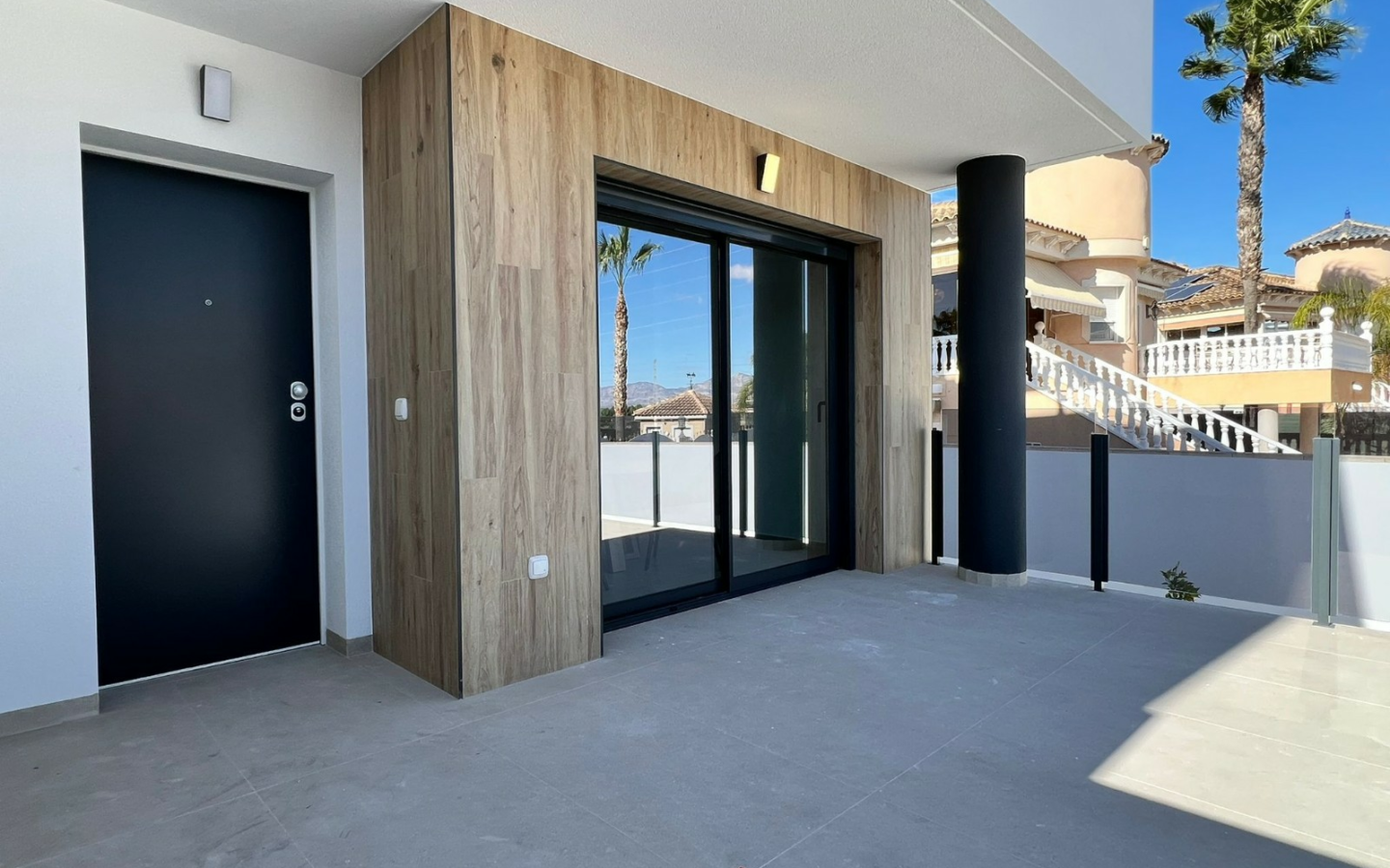 3-bedroom Townhouse In Benferri, Spain (192 M²)