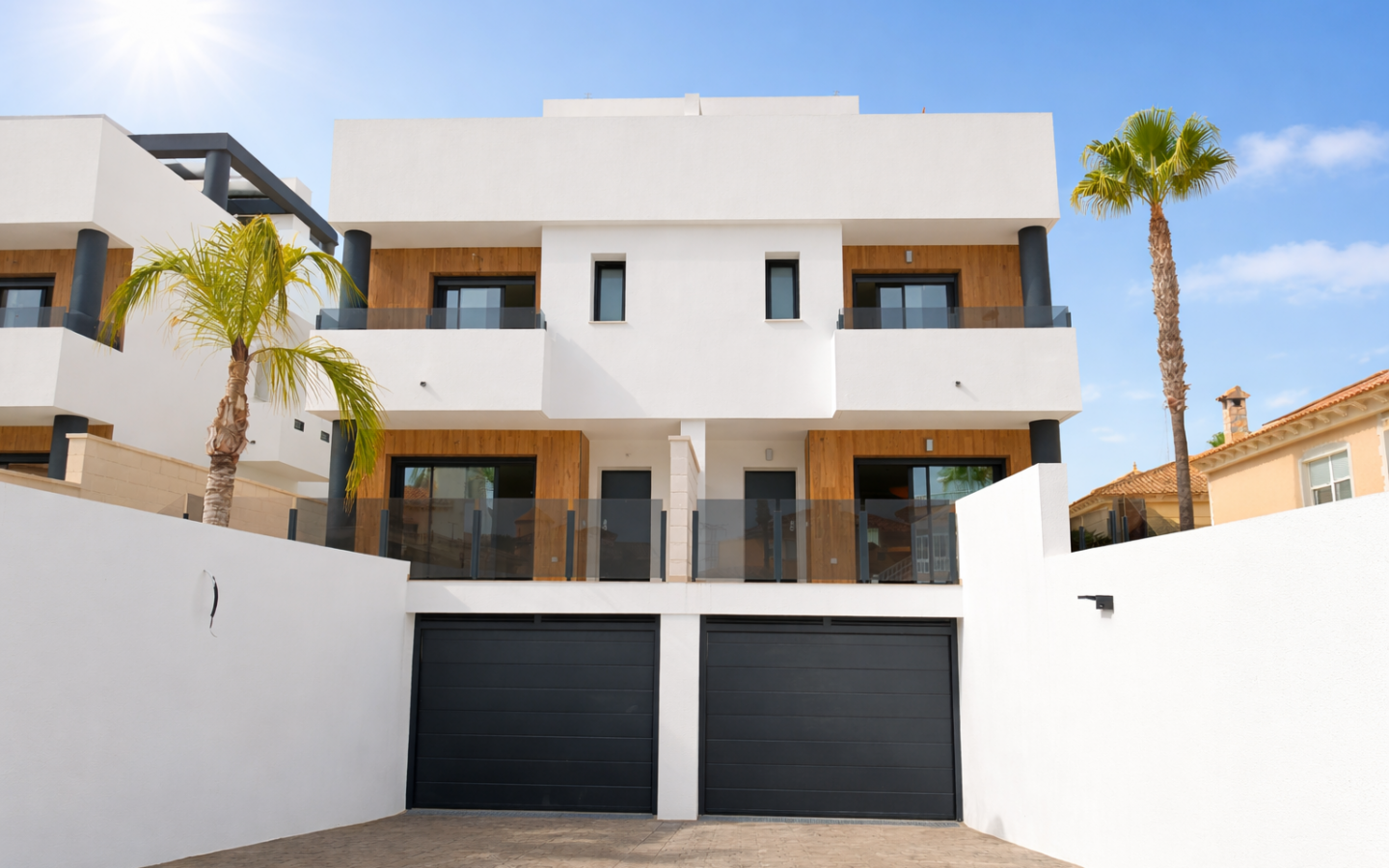 3-bedroom Townhouse In Benferri, Spain (192 M²)