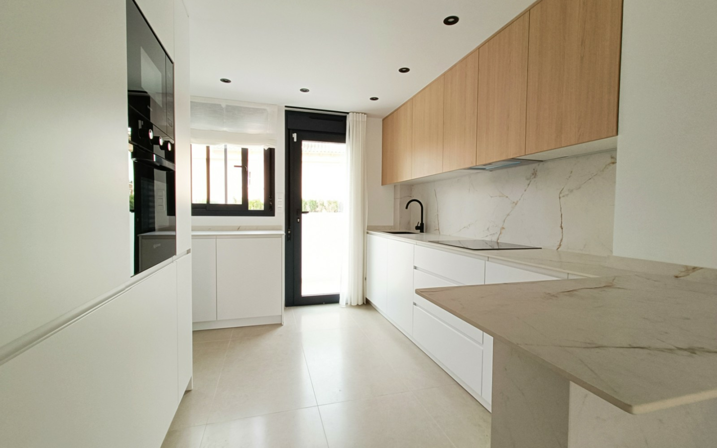3-bedroom Townhouse In Benferri, Spain (192 M²)