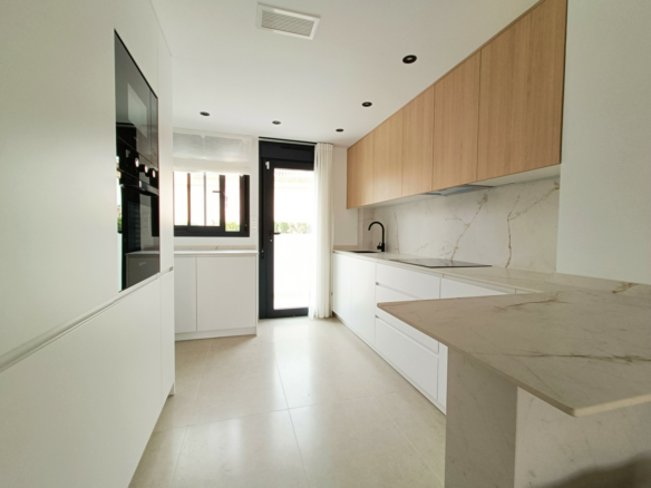 3-bedroom Townhouse In Benferri, Spain (192 M²)