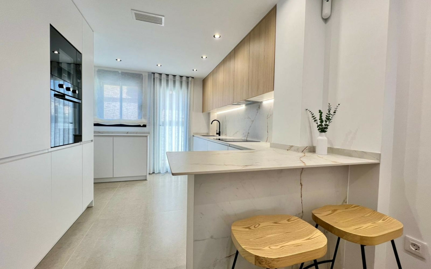 3-bedroom Townhouse In Benferri, Spain (192 M²)