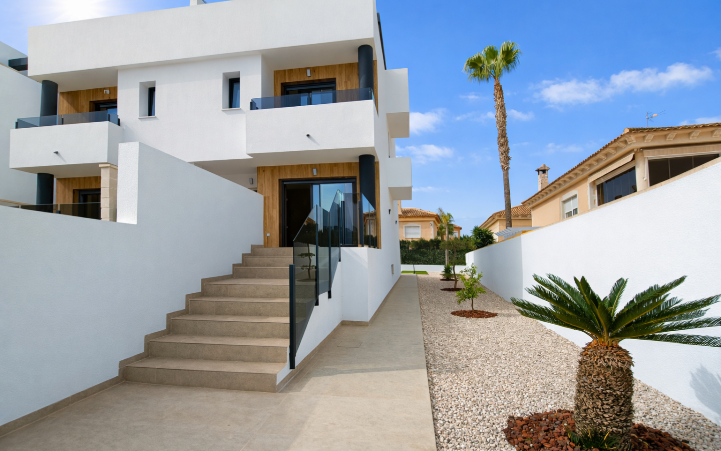 3-bedroom Townhouse In Benferri, Spain (192 M²)