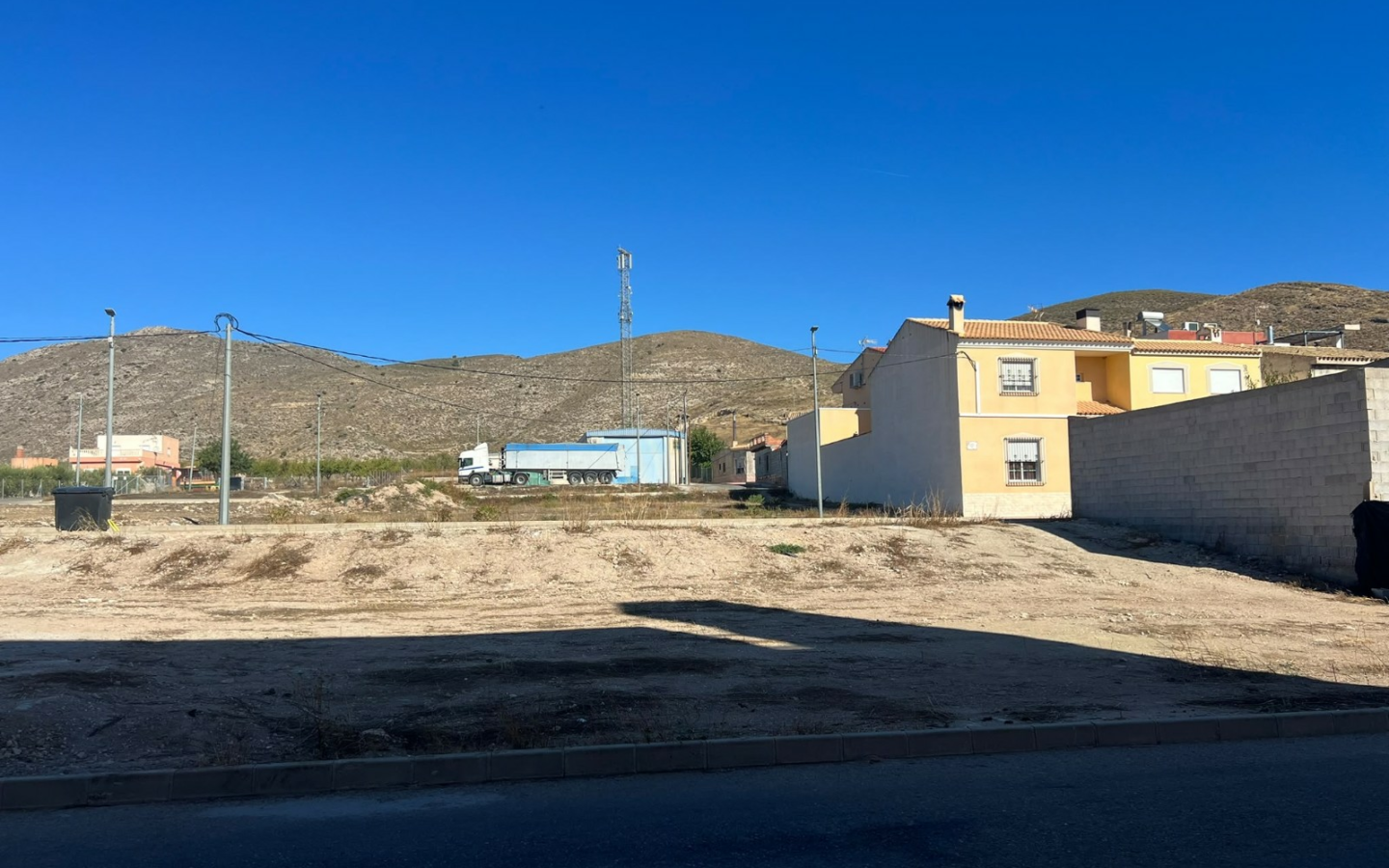 Land In Hondón De Los Frailes, Spain (932 M² Plot)