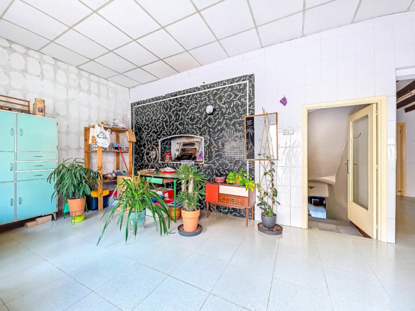 8-bedroom Townhouse In Pinoso, Spain (408 M²)