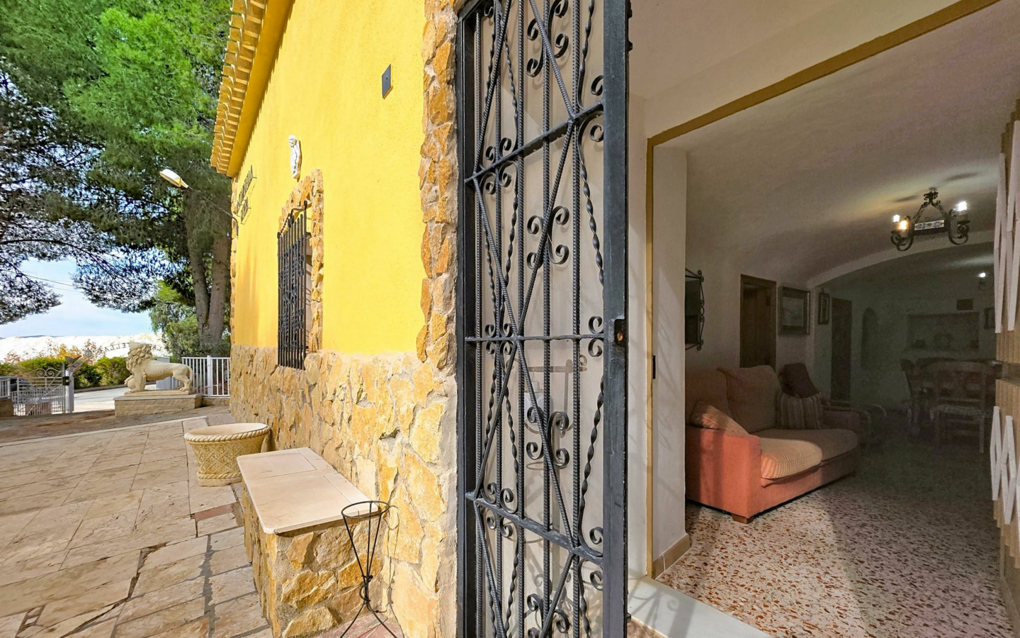 4-bedroom Cave House In Pinoso, Spain (129 M²)