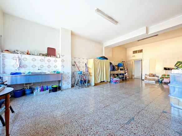 8-bedroom Townhouse In Pinoso, Spain (408 M²)