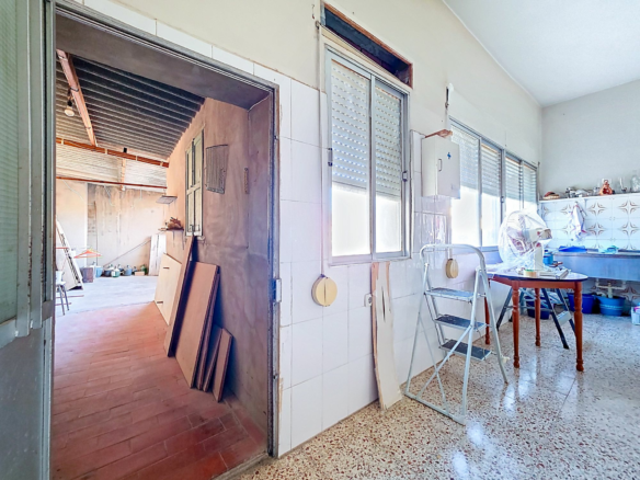 8-bedroom Townhouse In Pinoso, Spain (408 M²)