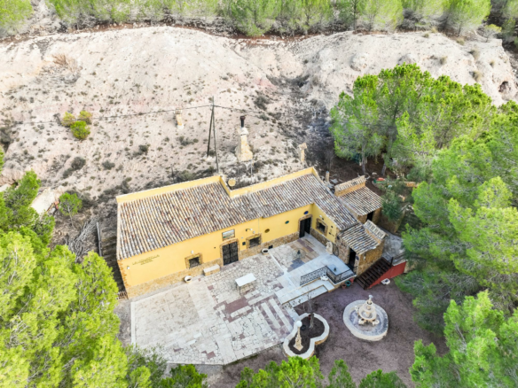 4-bedroom Cave House In Pinoso, Spain (129 M²)
