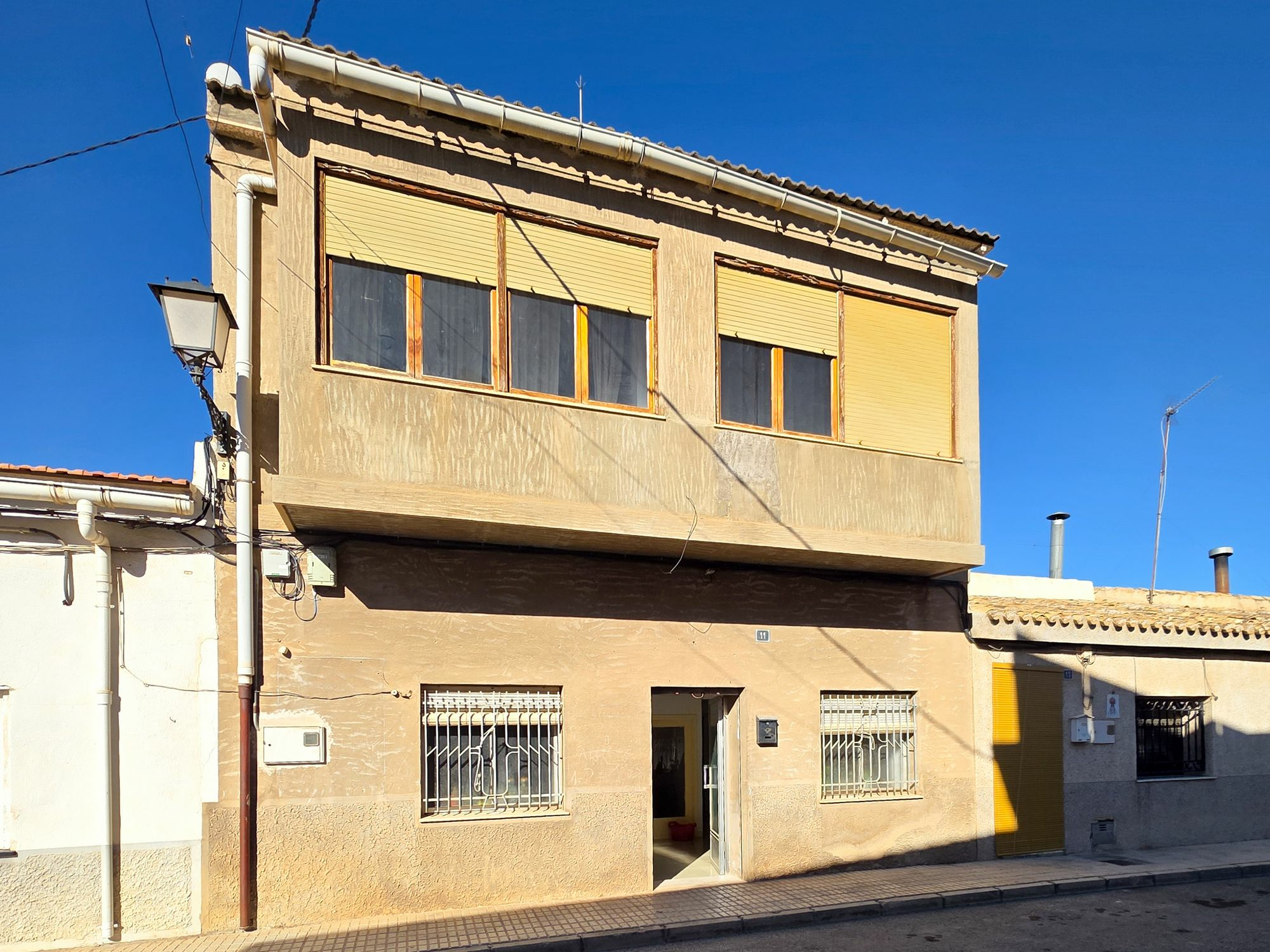 8-bedroom Townhouse In Pinoso, Spain (408 M²)