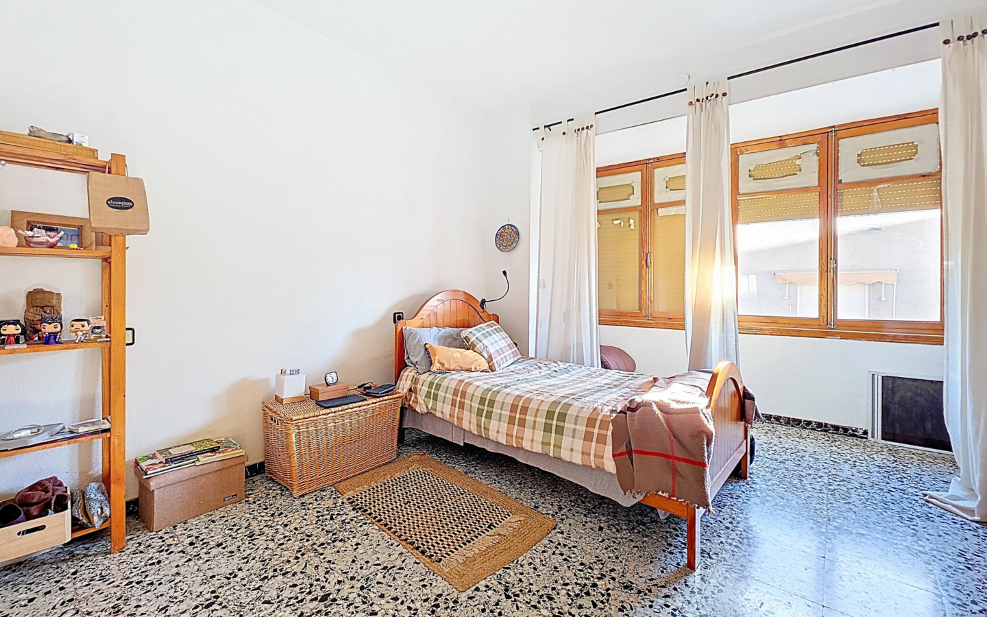 8-bedroom Townhouse In Pinoso, Spain (408 M²)
