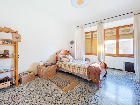 8-bedroom Townhouse In Pinoso, Spain (408 M²)
