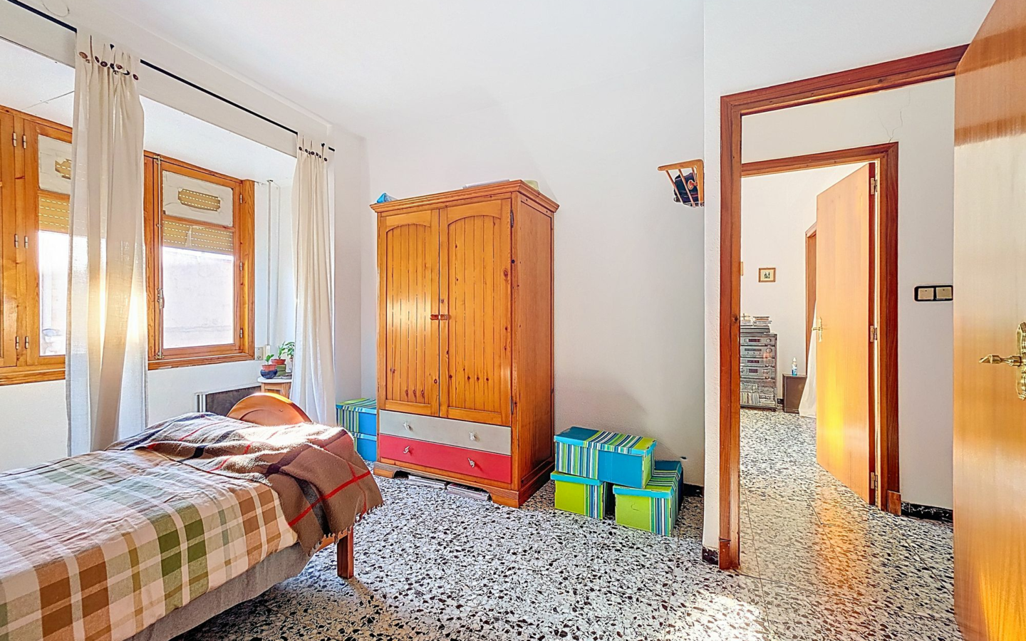 8-bedroom Townhouse In Pinoso, Spain (408 M²)
