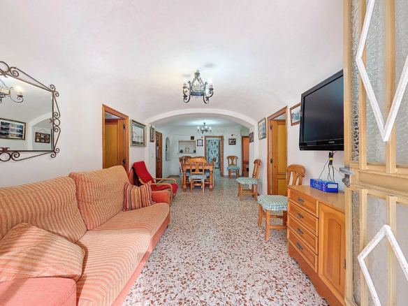 4-bedroom Cave House In Pinoso, Spain (129 M²)