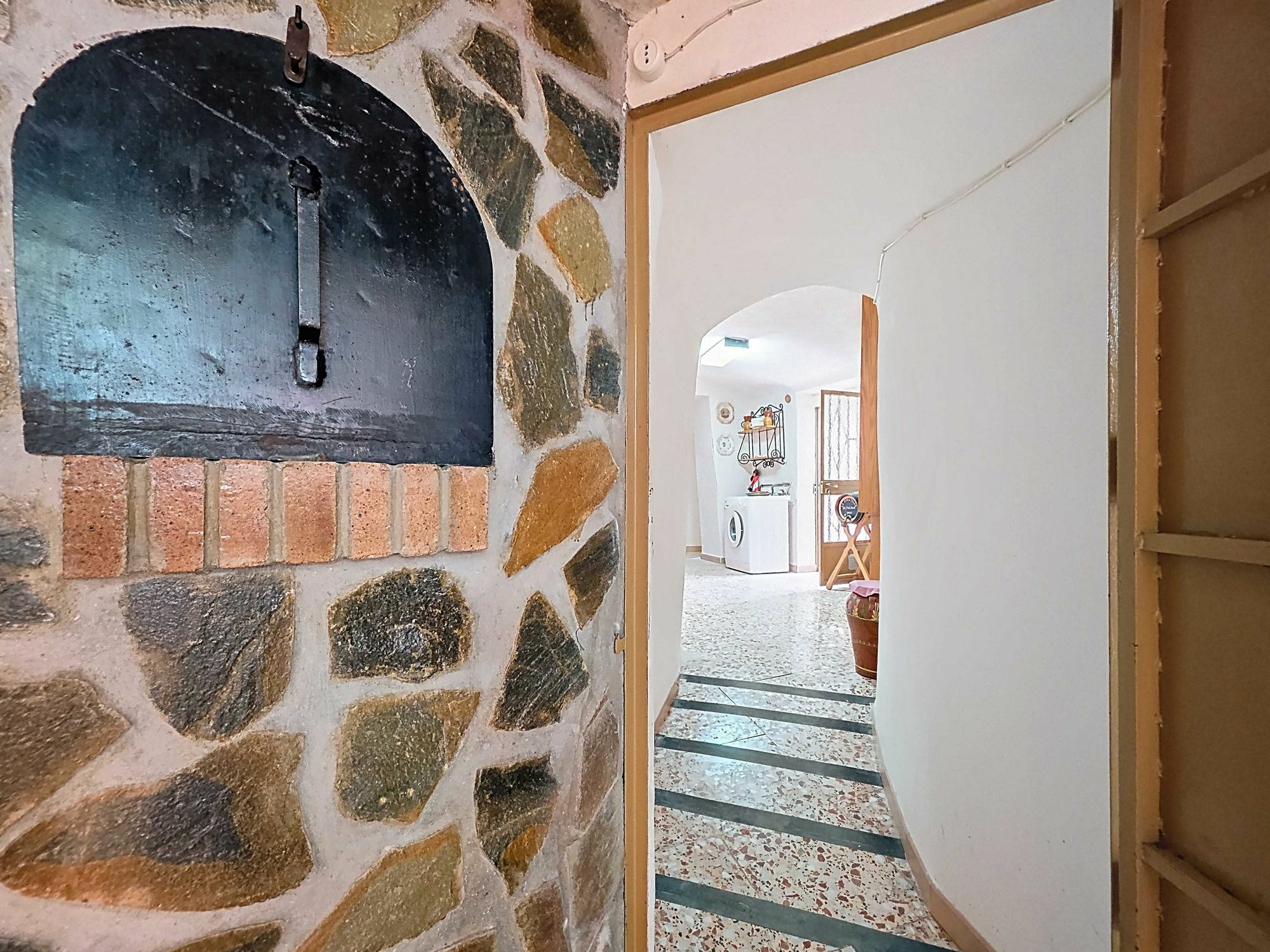 4-bedroom Cave House In Pinoso, Spain (129 M²)