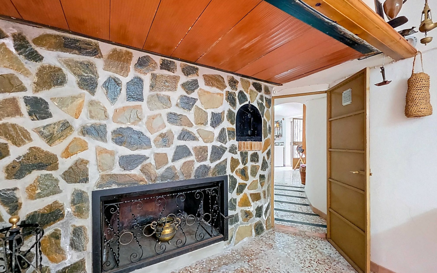 4-bedroom Cave House In Pinoso, Spain (129 M²)