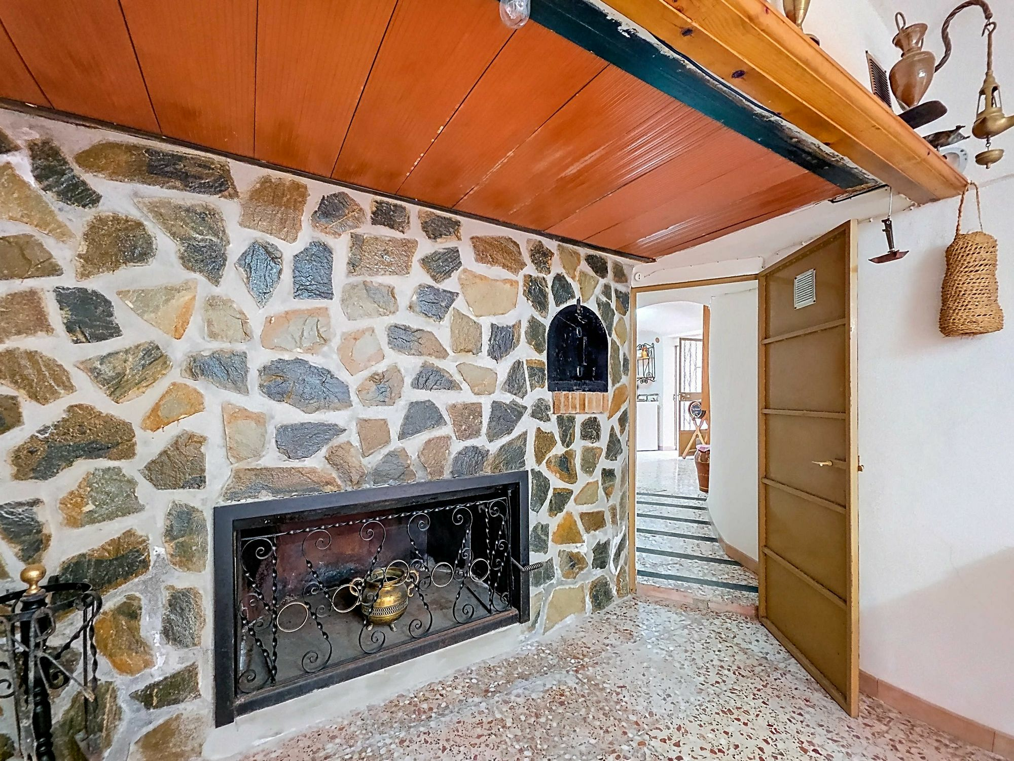 4-bedroom Cave House In Pinoso, Spain (129 M²)
