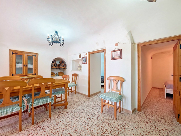 4-bedroom Cave House In Pinoso, Spain (129 M²)