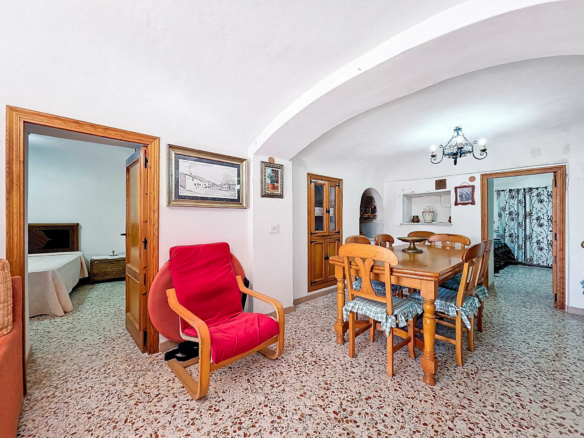 4-bedroom Cave House In Pinoso, Spain (129 M²)