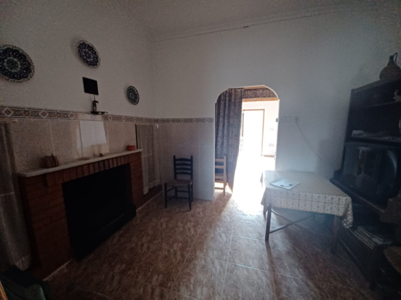 3-bedroom Country House In La Zarza, Spain (182 M²)