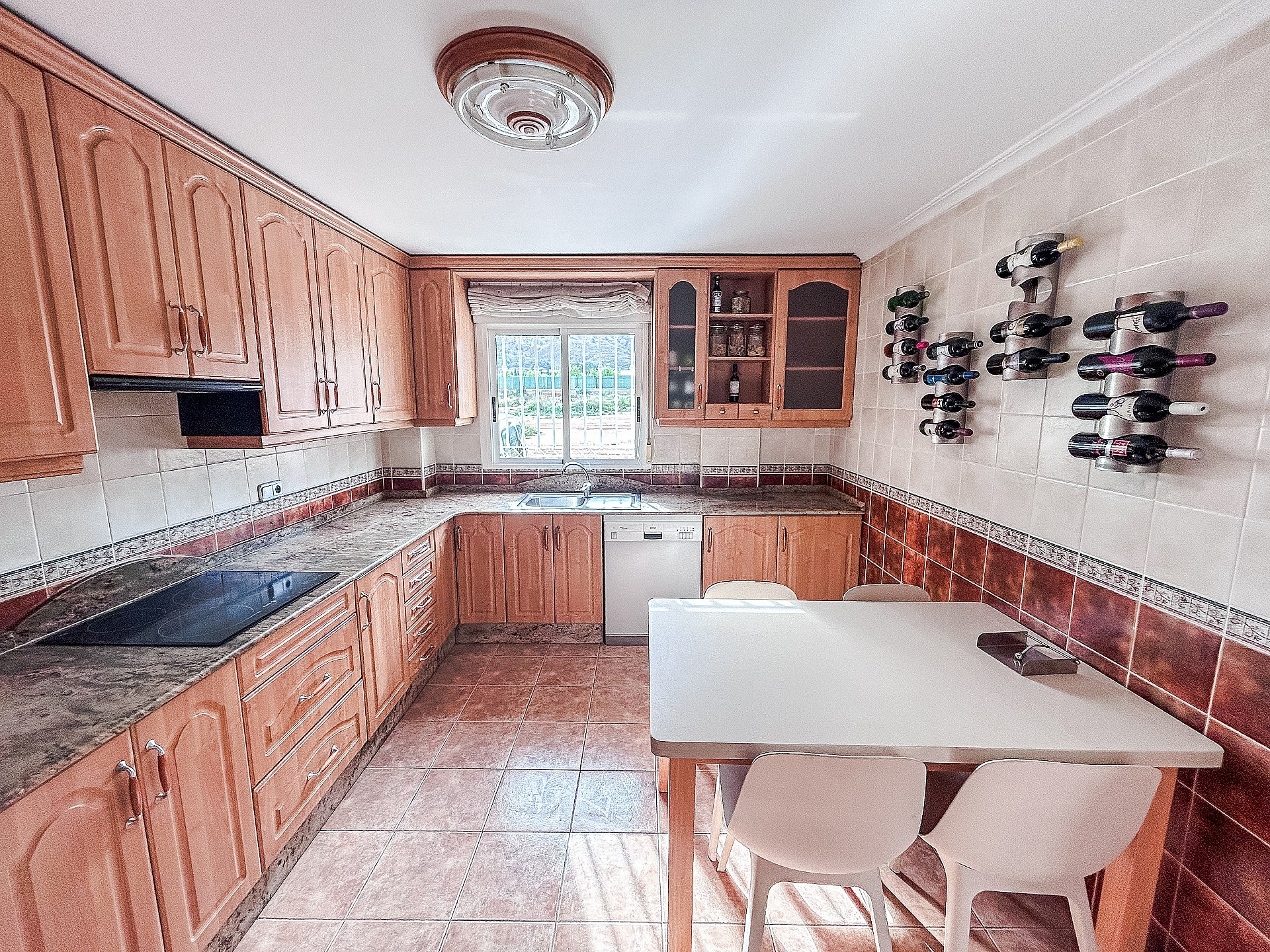 5-bedroom Townhouse In Pinoso, Spain (141 M²)