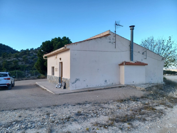 3-bedroom Country House In La Zarza, Spain (182 M²)