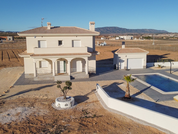 3-bedroom Detached Villa In Pinoso, Spain (150 M²)