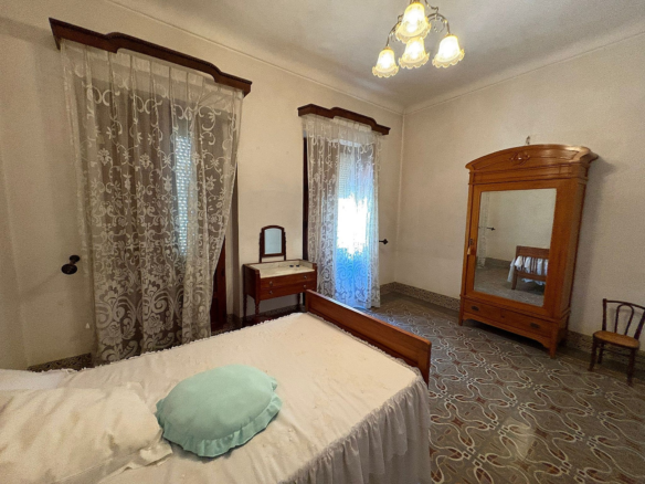 6-bedroom Townhouse In Novelda, Spain (208 M²)