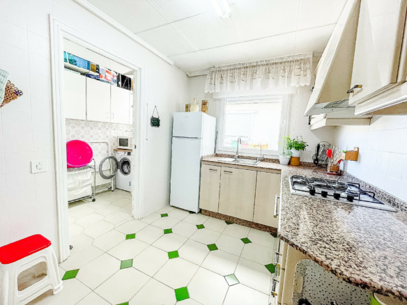 3-bedroom Apartment In Elda, Spain (82 M²)